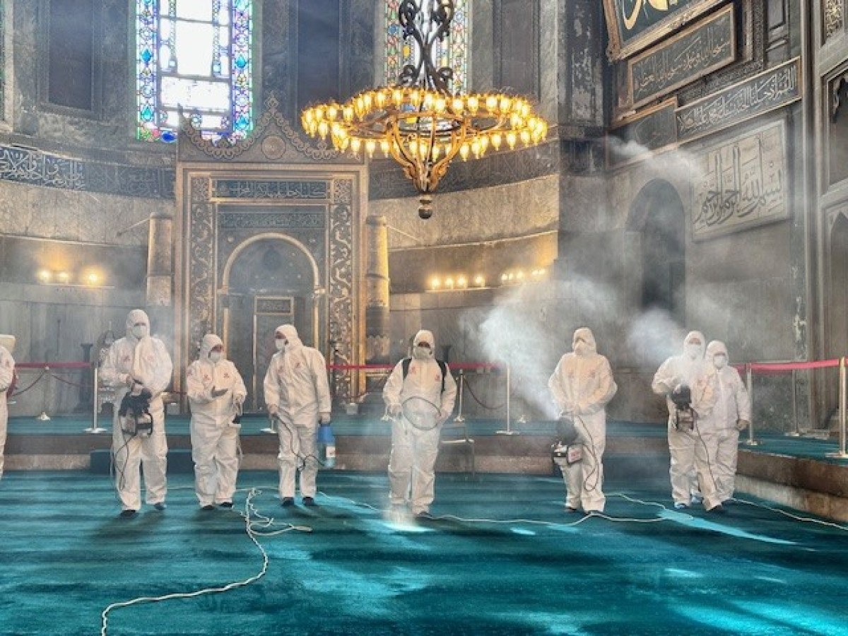 Ayasofya Camii gül suyu ile yıkandı - Resim : 2