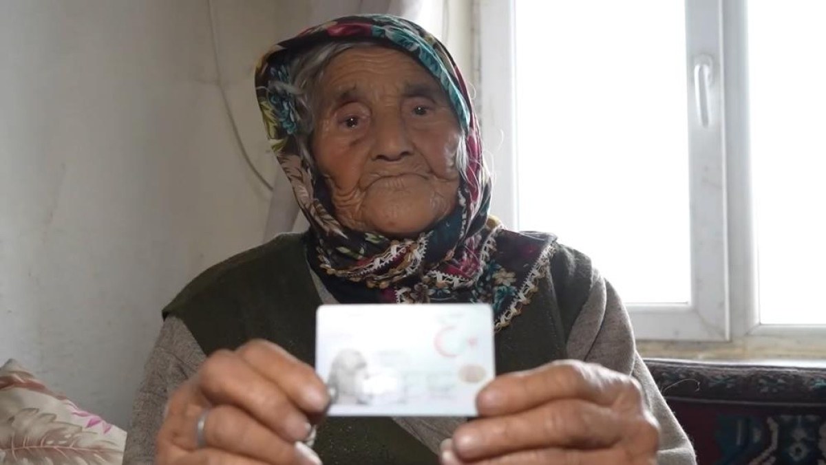 Türkiye'nin en yaşlı seçmeni sandık başında! - Resim : 1