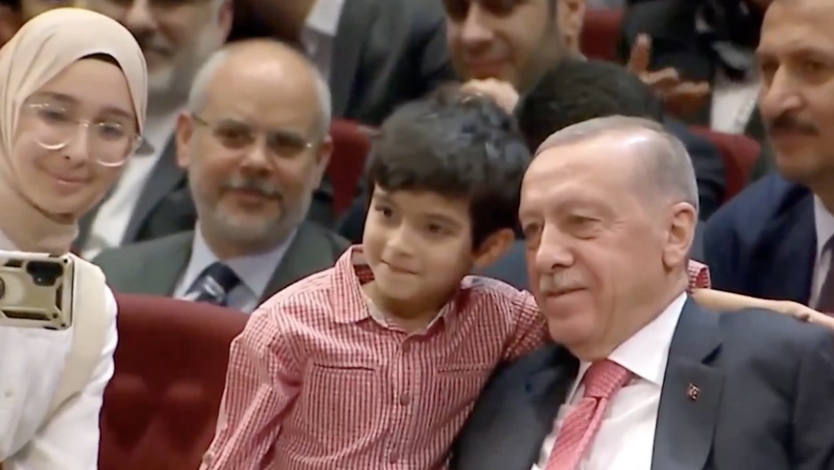 Küçük çocuğun Cumhurbaşkanı Erdoğan'a olan sevgisi sosyal medyada gündem oldu - Resim : 1