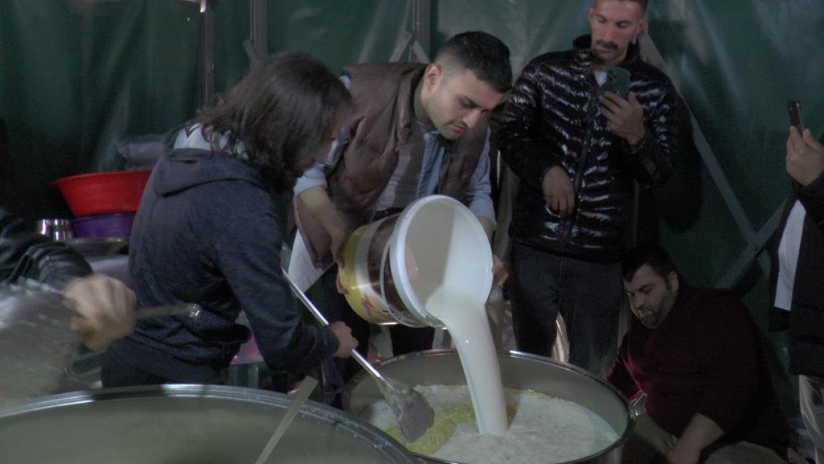 CZN Burak, kazada ölen Kayserili fenomenin taziyesine katıldı - Resim : 2