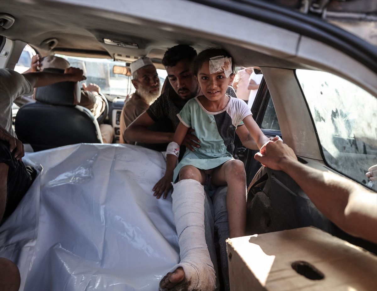 Gazze'den en ac� kare: Filistinli baba evlad�na son kez sar�ld�