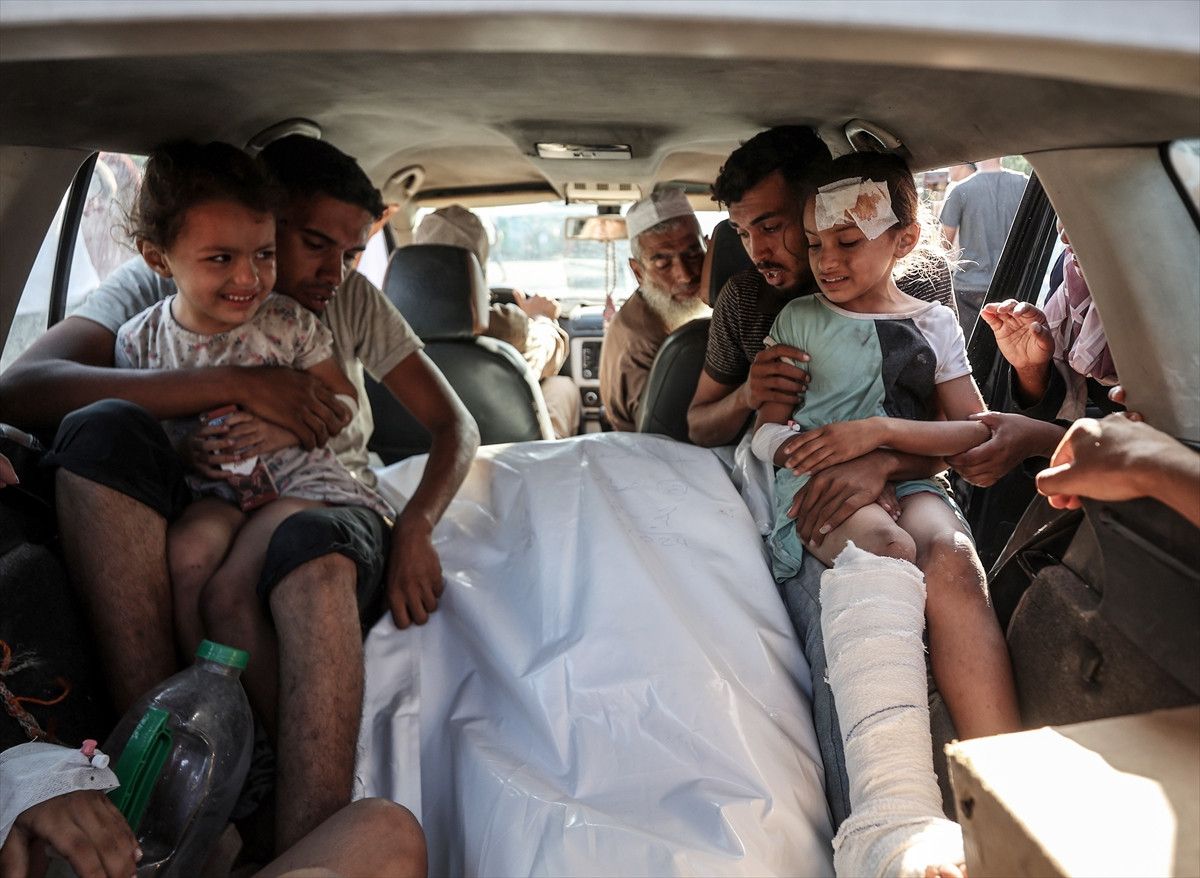 Gazze'den en ac� kare: Filistinli baba evlad�na son kez sar�ld�