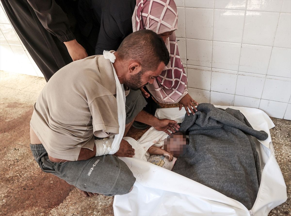 Gazze'den en ac� kare: Filistinli baba evlad�na son kez sar�ld�