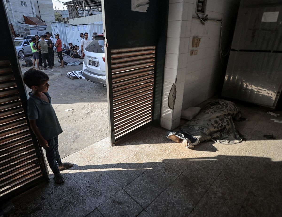 Gazze'den en ac� kare: Filistinli baba evlad�na son kez sar�ld�