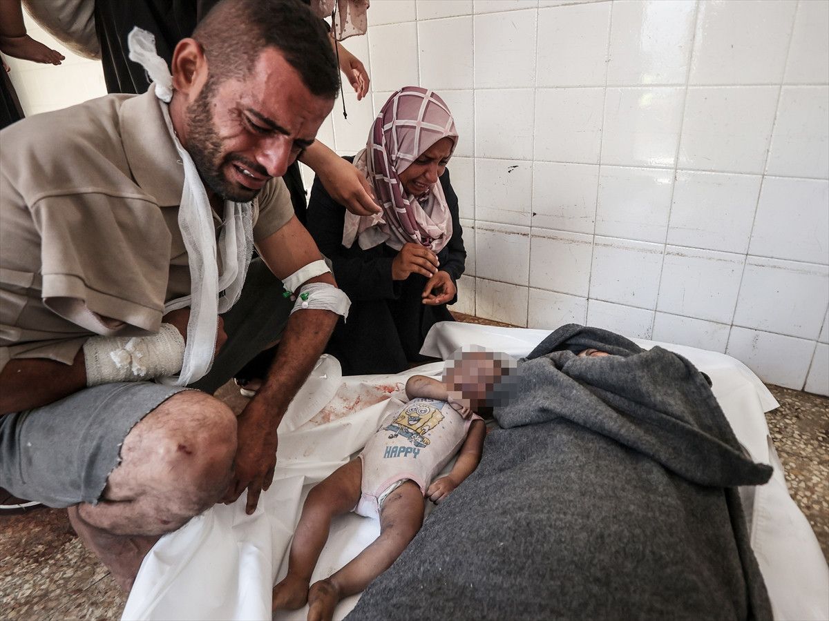 Gazze'den en ac� kare: Filistinli baba evlad�na son kez sar�ld�