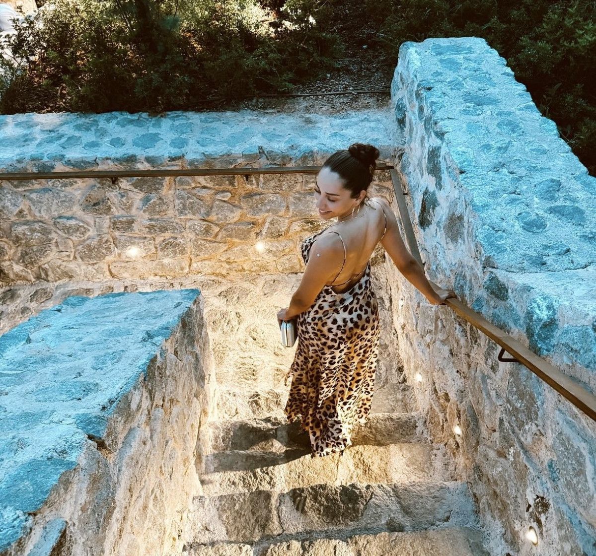 Özge Özacar'dan Sosyal Medyada Göz Kamaştıran Leopar Tarzı