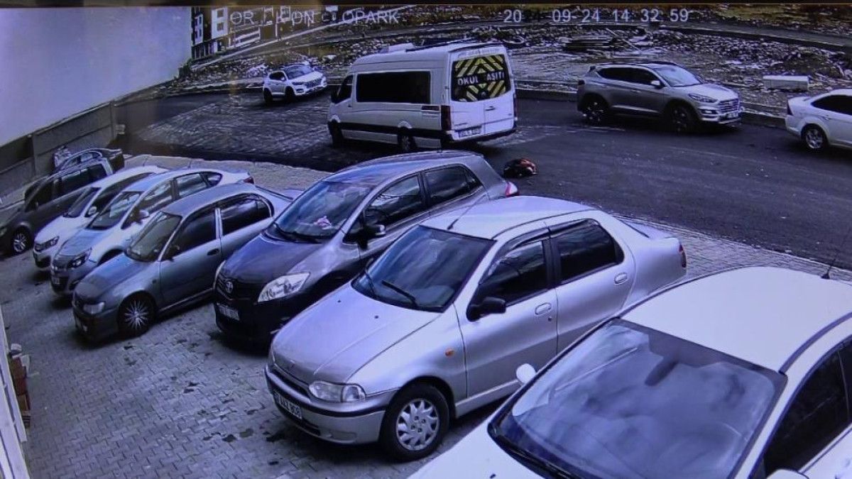 Erzurum'da ezdi�i �ocu�un balkondan d��t���n� s�yleyen servis �of�r�