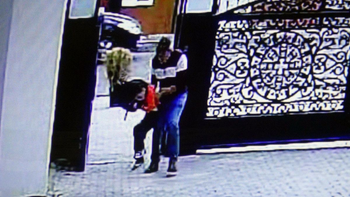 Erzurum'da ezdi�i �ocu�un balkondan d��t���n� s�yleyen servis �of�r�