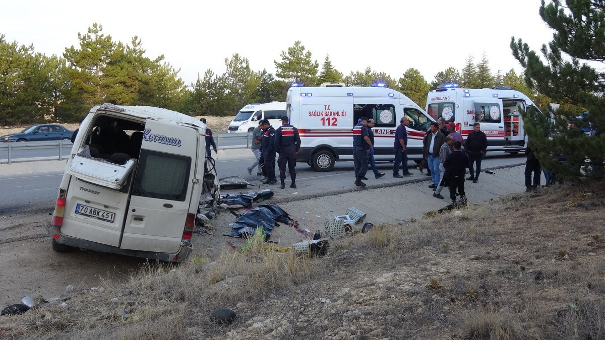 Karaman'da işçi servisi şarampole devrildi: 2 ölü, 13 yaralı