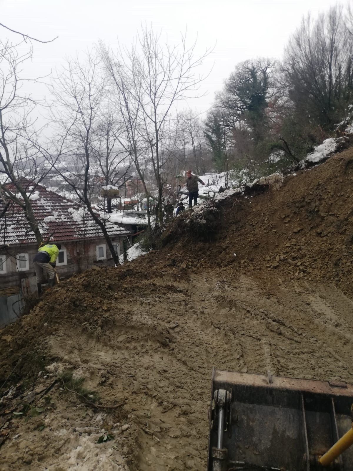 Sinop’ta kar yağışı sonrası heyelan meydana geldi