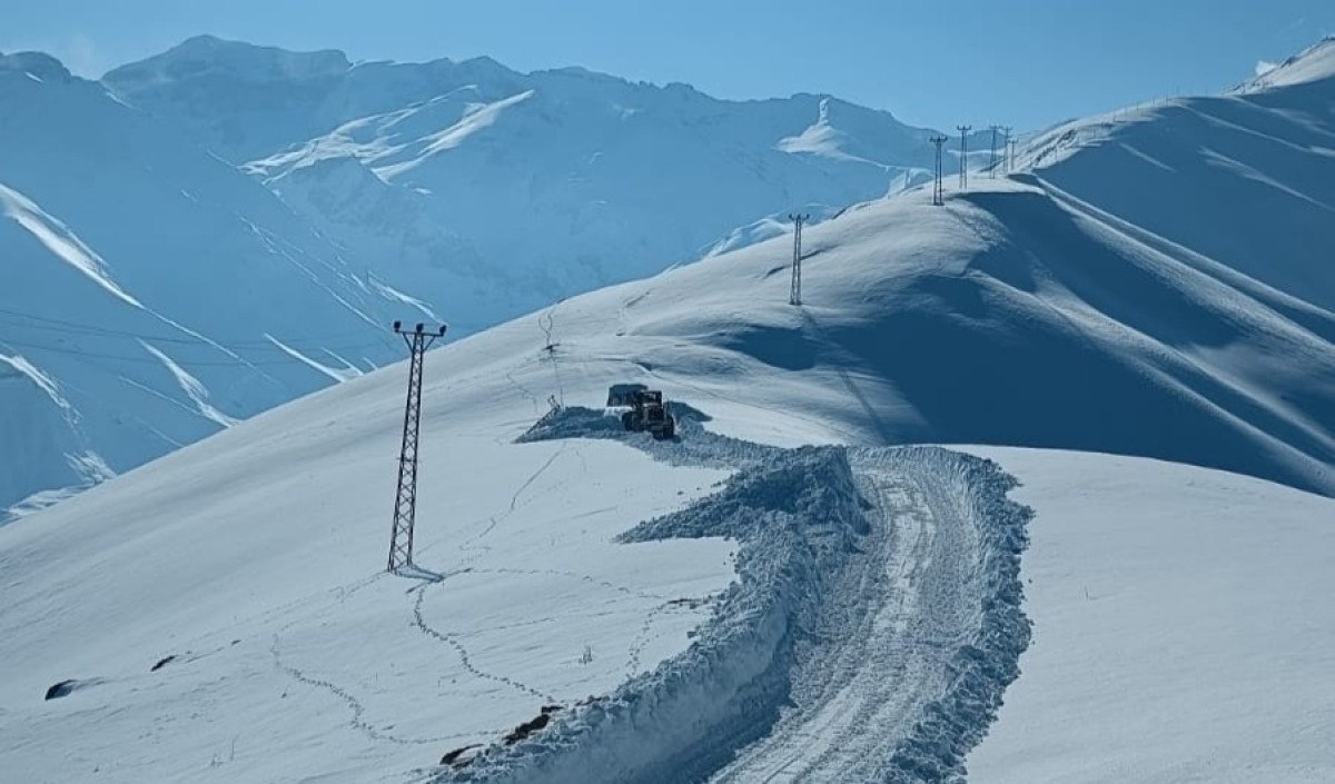 Hakkari’de Kar Yağışı ve Ulaşım Çalışmaları
