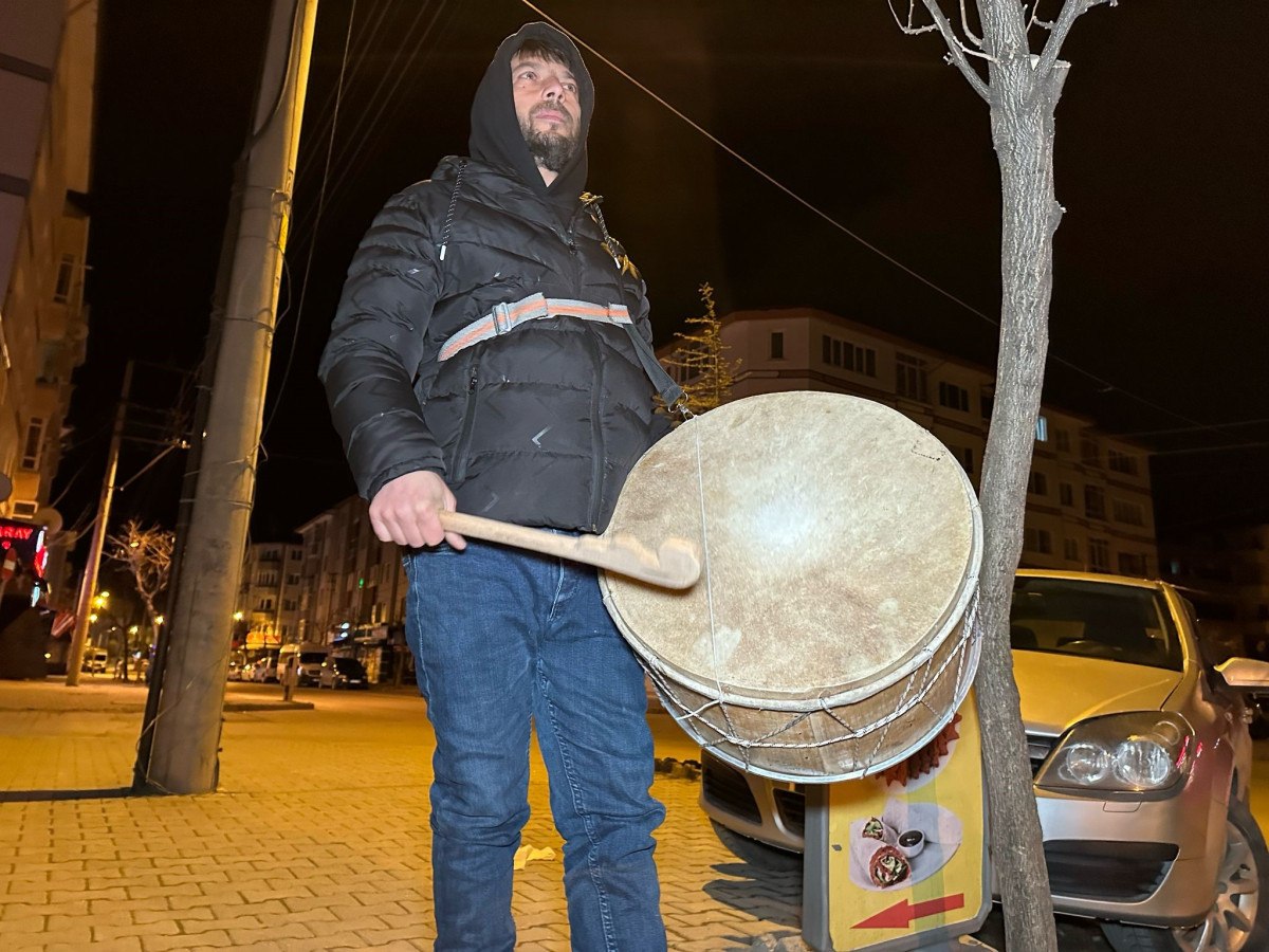 Ramazan Ayının Bir Geleneksel Simgesi: Ramazan Davulcuları Bolu'da Hâlâ Hayatını Sürdürüyor