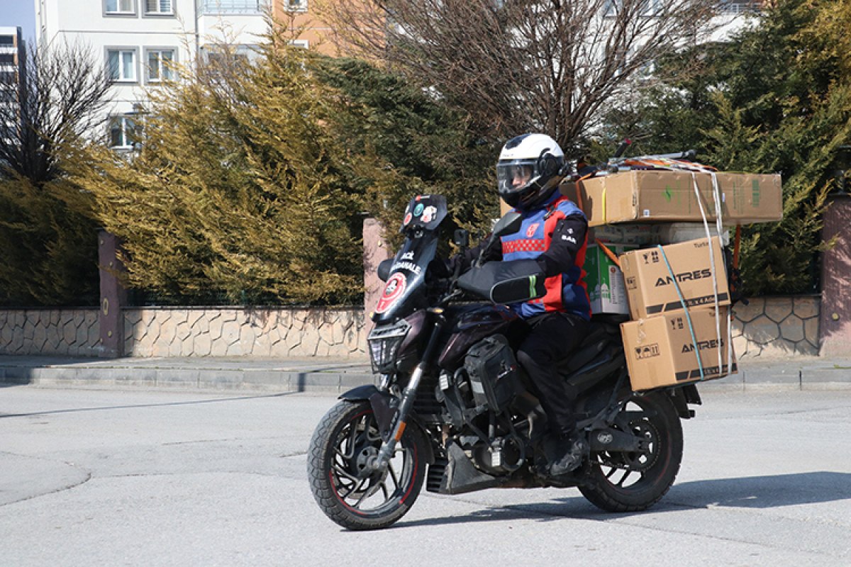 İyilik İçin Yollara Düşen Bir Motosiklet Kahramanı