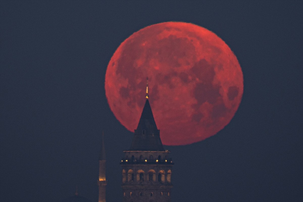 İstanbul’un Birçok Noktasından Dolunay Gözlemi