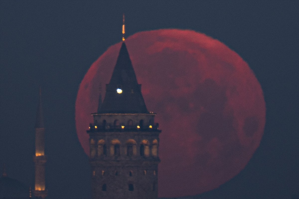 İstanbul'da Dolunay, Dün Akşam Gökyüzünü Aydınlattı