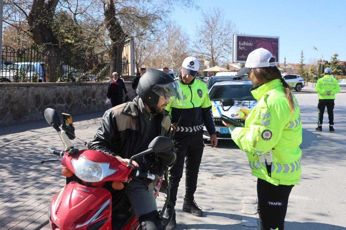 Kask ve Güvenlik Ekipmanlarının Önemi Üzerine İlginç Diyaloglar