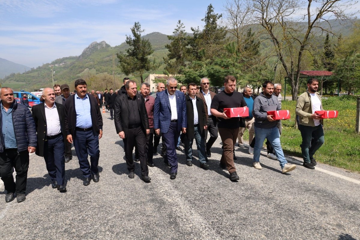 Şehit Topraklarının Anıt Mezara Konulması ve Dualar