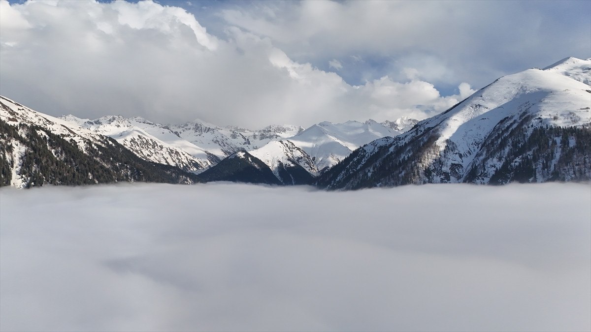 Rize'nin Eşsiz Doğal Manzaraları: Kar ve Sisle Buluşma
