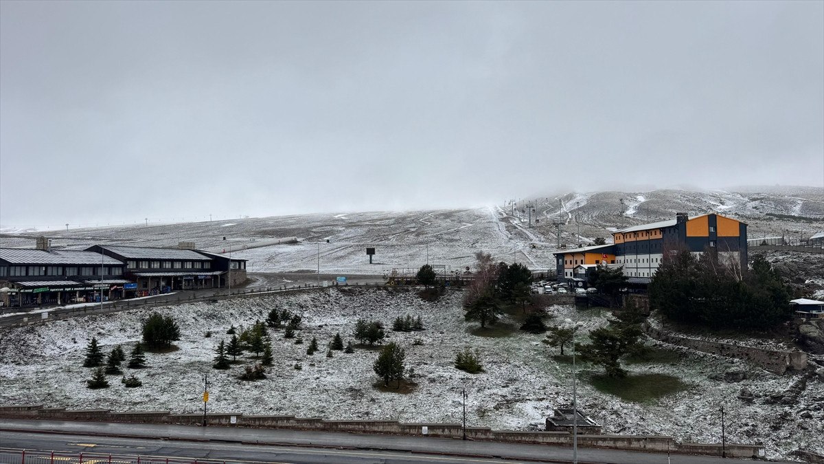 Erciyes Dağı'nda Nisan Ayında Sürpriz Kar Yağışı