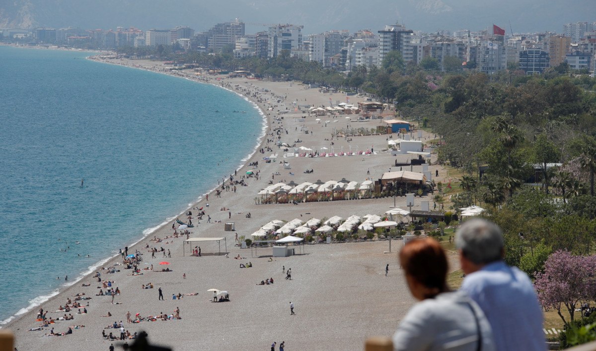 Çocuklar Serin Suların Keyfini Çıkarıyor