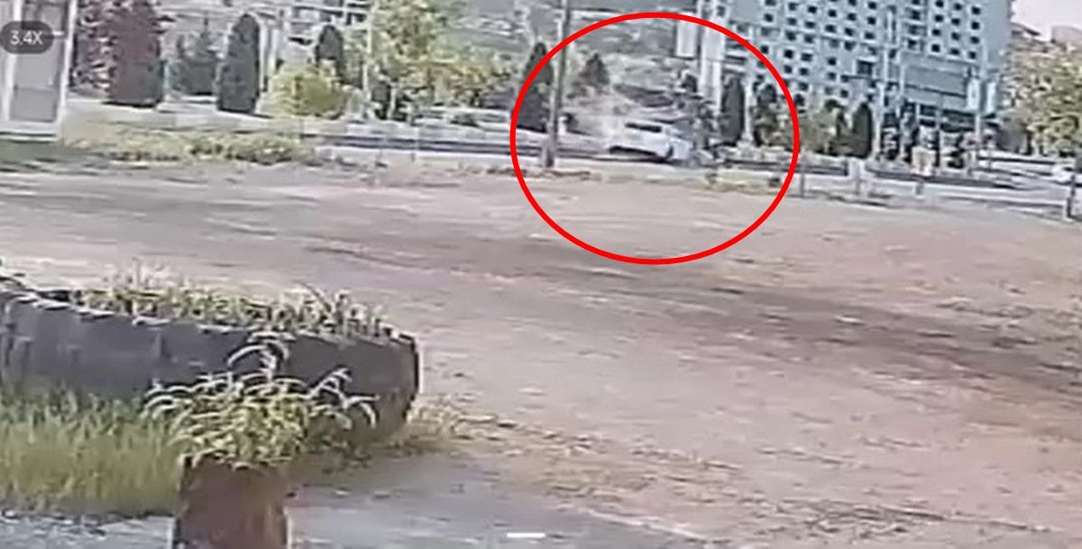 Mardin’de otomobil su tankerinin altına girdi