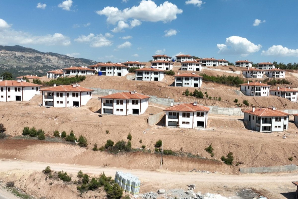 Köy Evlerinin Hızlı İnşası ve Tamamlanma Süreci