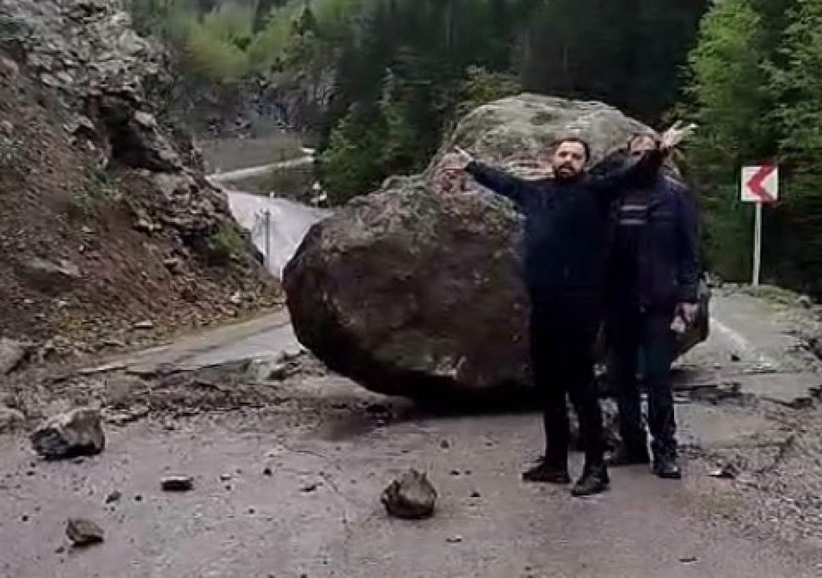 Kürtün'de Erikbeli Yaylası'na Giden Yolda Devasa Kaya Kütlesi Tehlike Saçtı
