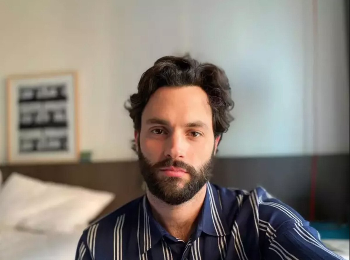 Ünlü Oyuncu Penn Badgley, Gündelik Hayatını ve Manevi Yolculuğunu Anlatıyor