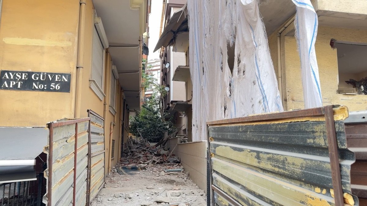 İstanbul Avcılar'da Kentsel Dönüşüm Sürecinde Yıkım Çalışmaları ve Güvenlik Önlemleri