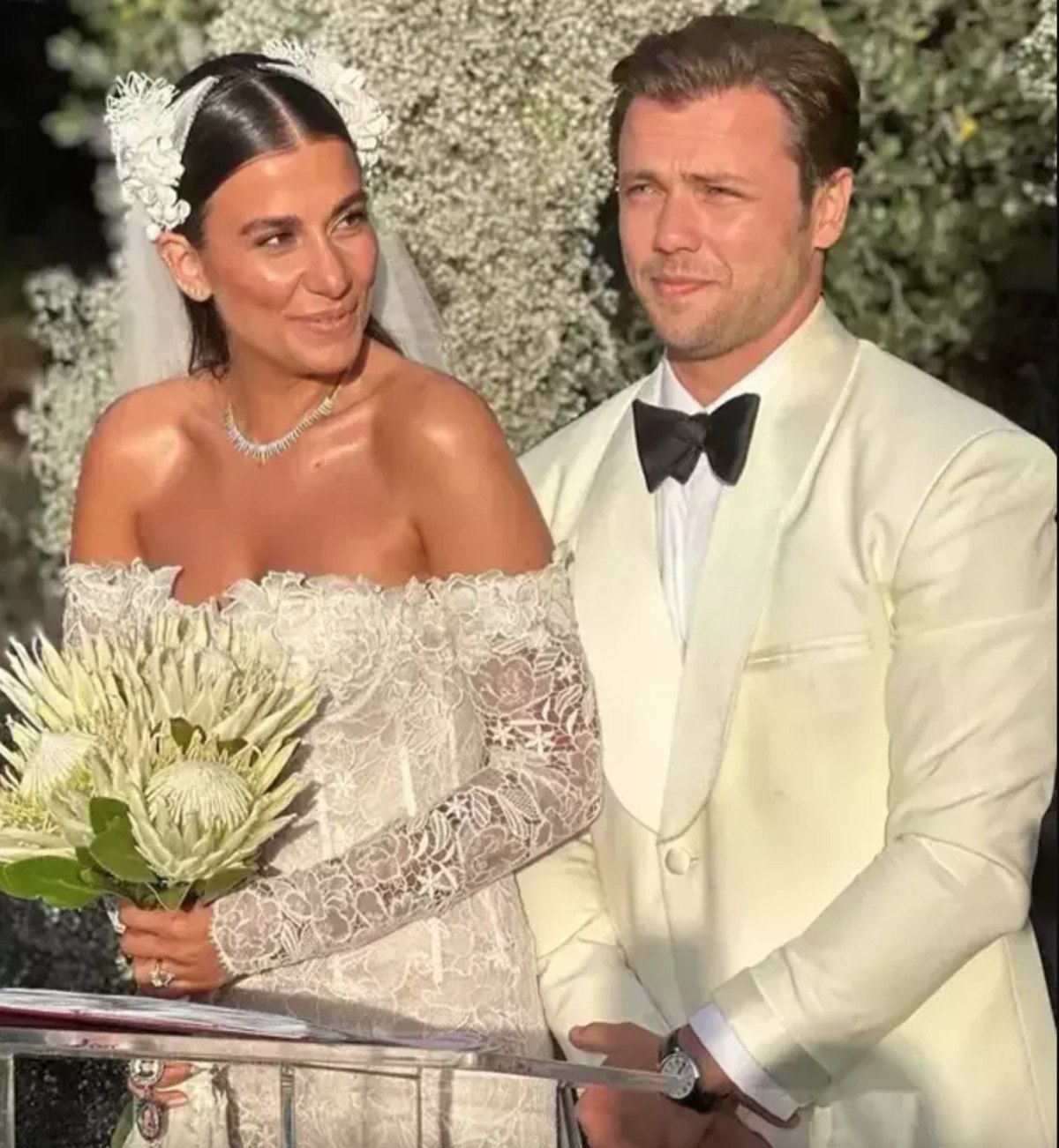 Ünlü Çift Tolga Sarıtaş ve Zeynep Mayruk'tan Bebek Sevinci