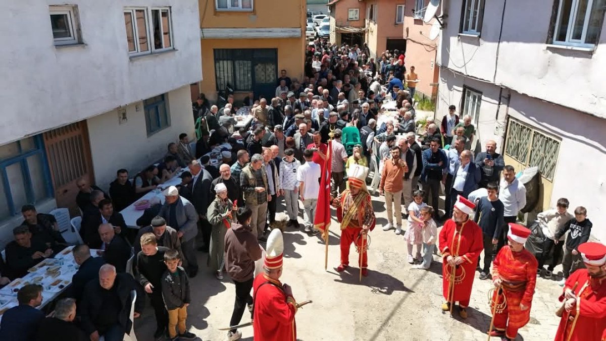 Keles'in Sorgun Köyünde 672 Yıllık Geleneksel Keşkek Lezzeti 'Dede Aşı' Bu Yıl Da Sürdürüyor