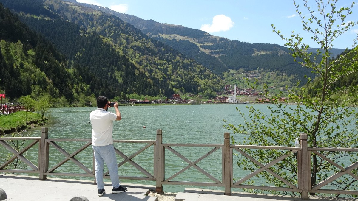 İHA Türkiye'nin ve Doğu Karadeniz'in Güngören Turizm Merkezi Uzungöl'de Sezon Öncesi Çalışmalar Hız Kesmeden Devam Ediyor