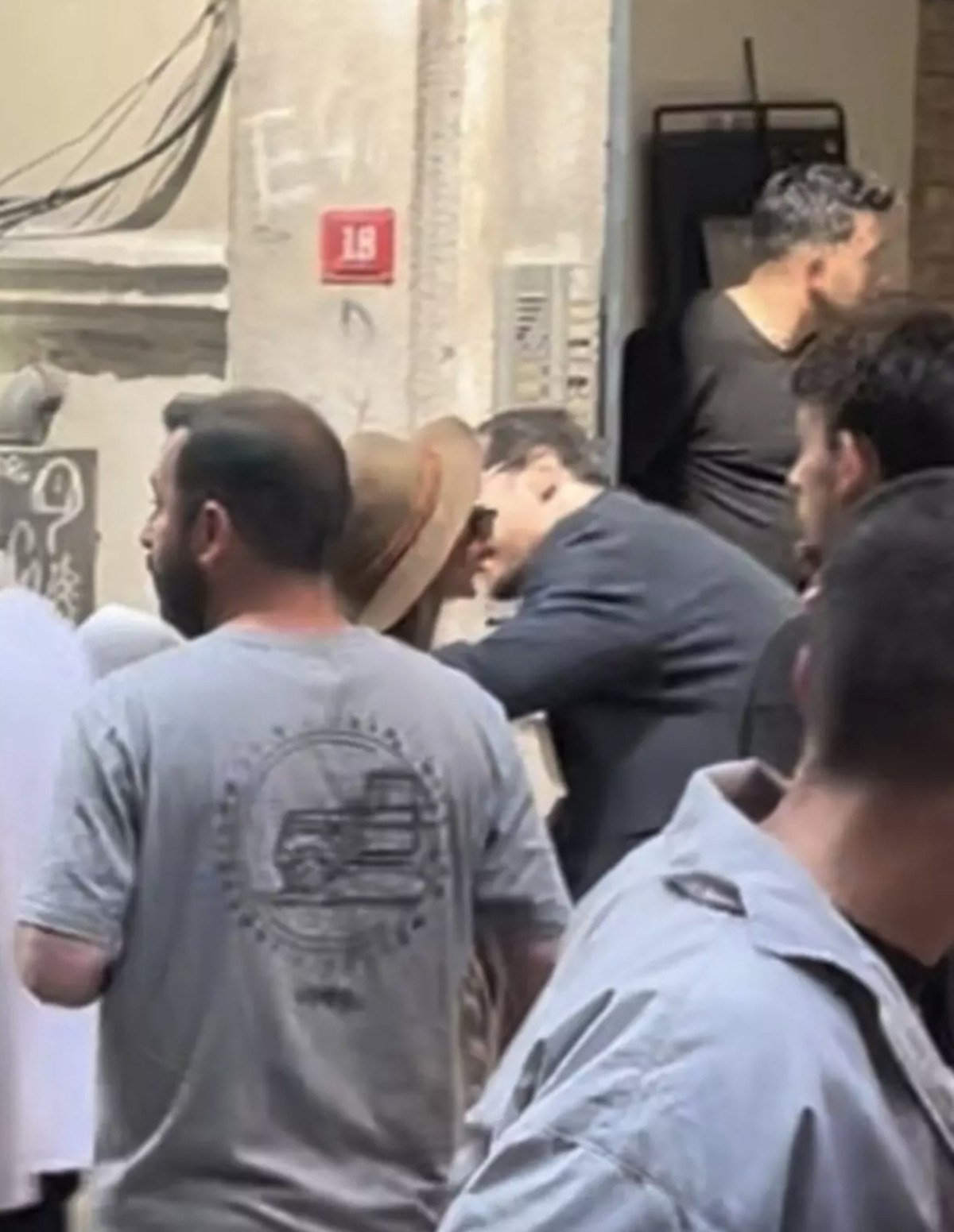 Reyting Rekorları Kıran Eşref Rüya Dizisi ve Çağatay Ulusoy'un Yükselen Popülaritesi