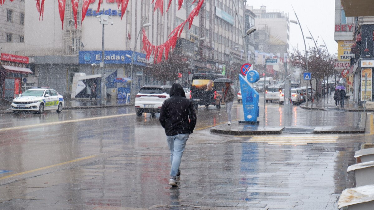 Erzurum'da Mayıs Ayında Beklenmedik Kar Yağışı