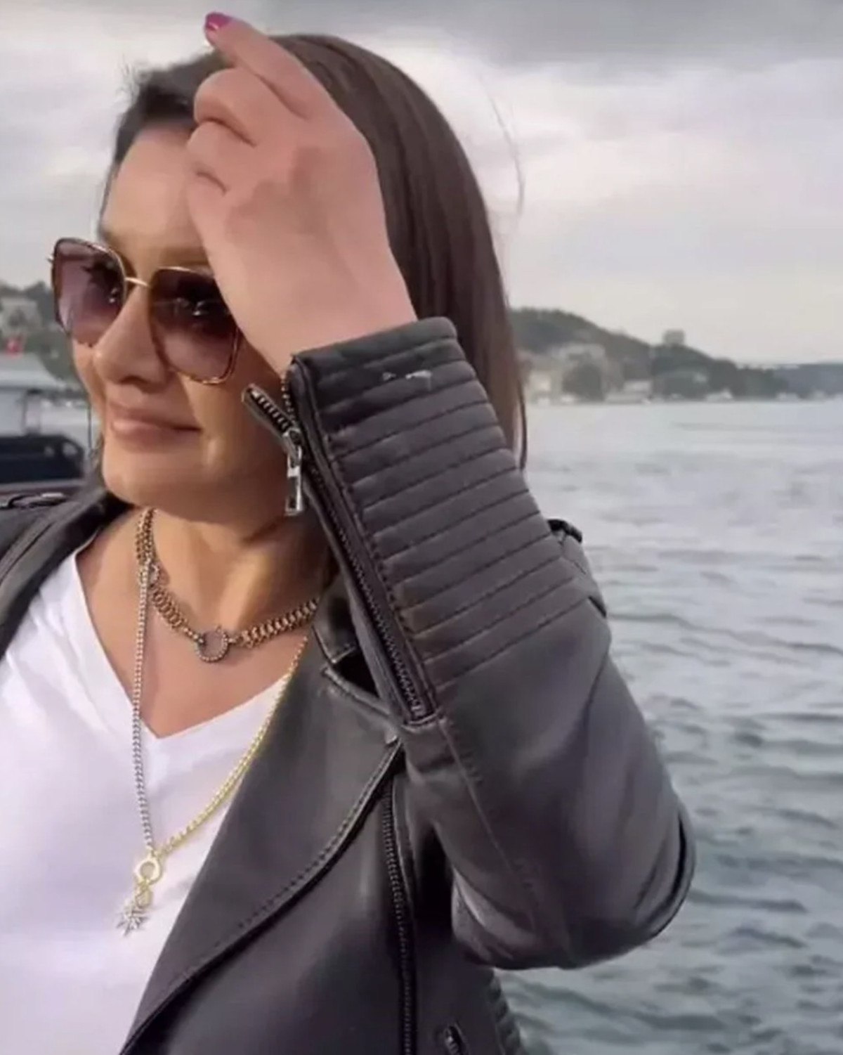 Yeni Saç Stiliyle Dikkat Çekti