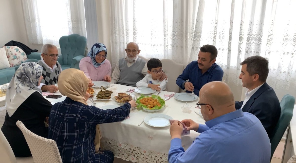 Kastamonu'nun Tosya İlçesinde Yaşayan 99 Yıllık Hulusi Mola'nın Hikayesi