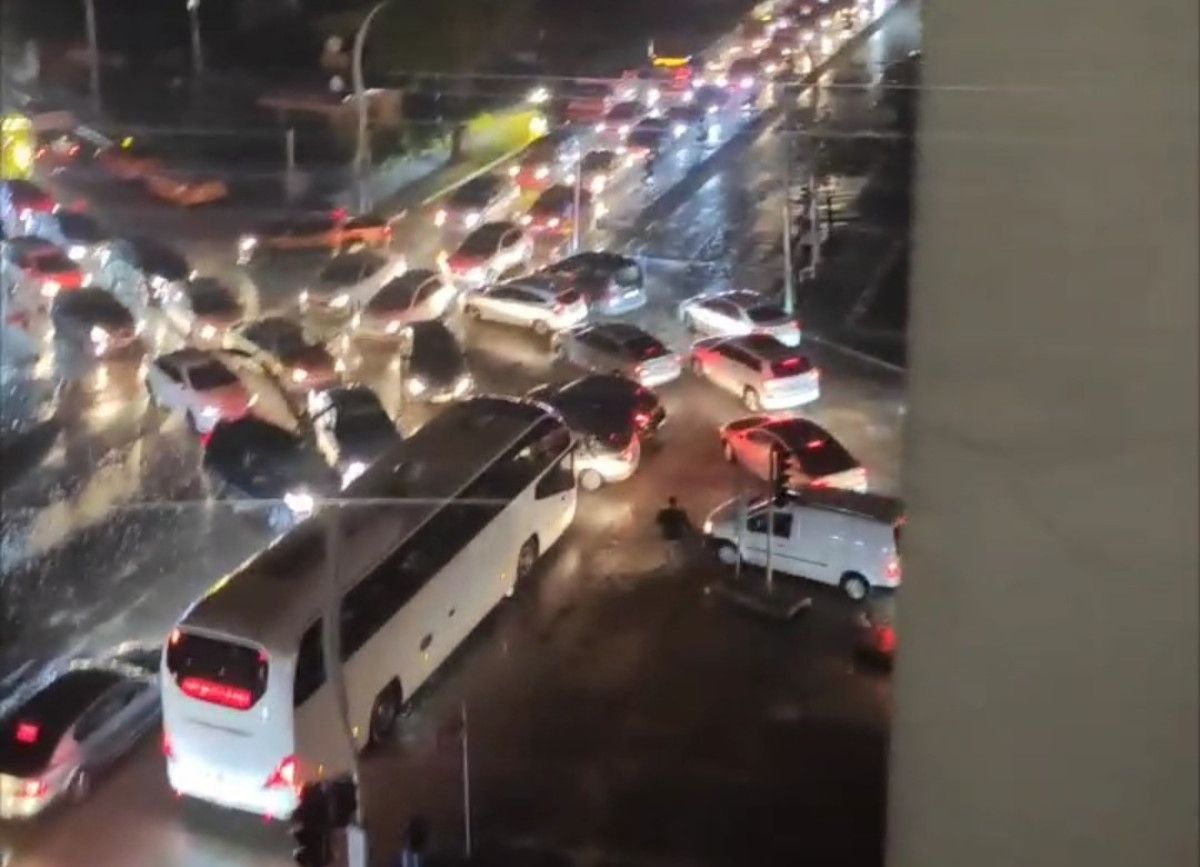 Van'ın En İşlek Caddesinde Elektrik Kesintisi ve Çözüm Yolu
