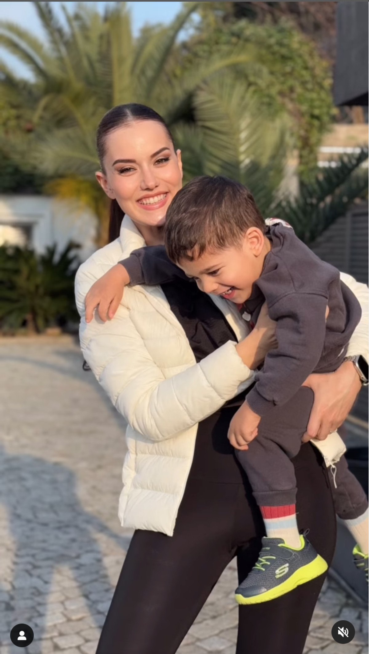 Çiftin Tanıtımı ve Aşk Hikayesi