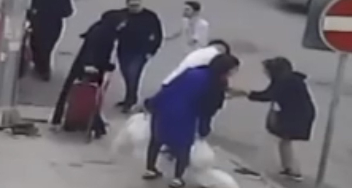 Esenyurt'ta Sokak Ortasında Çocuk Boğulma Tehlikesiyle Karşılaştı