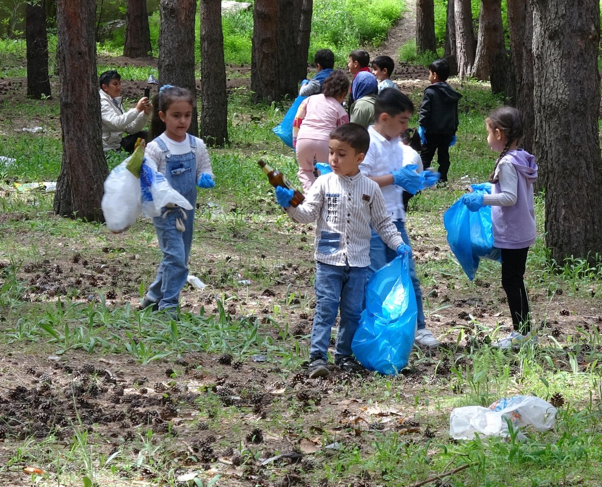 Erzurum’da Anaokulu Öğrencilerinden Çevre Temizliği ve Bilinçlendirme Etkinliği