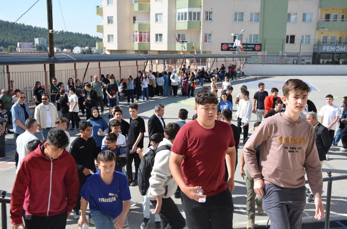 Yanlış Okula Giden Öğrenci ve Yardımsever Vatandaşın Hikayesi