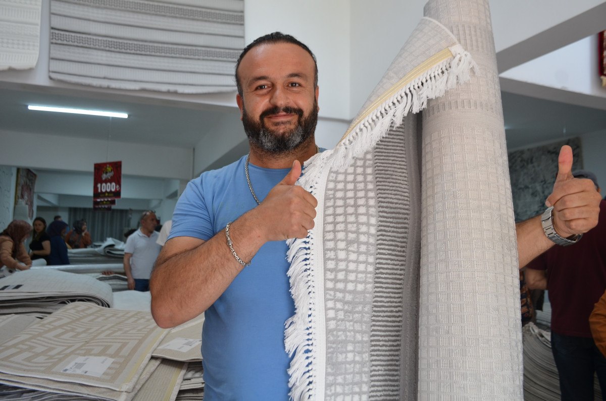 Bilecik'te Yeni Mağaza Açılışında Büyük İlgi ve Yoğunluk