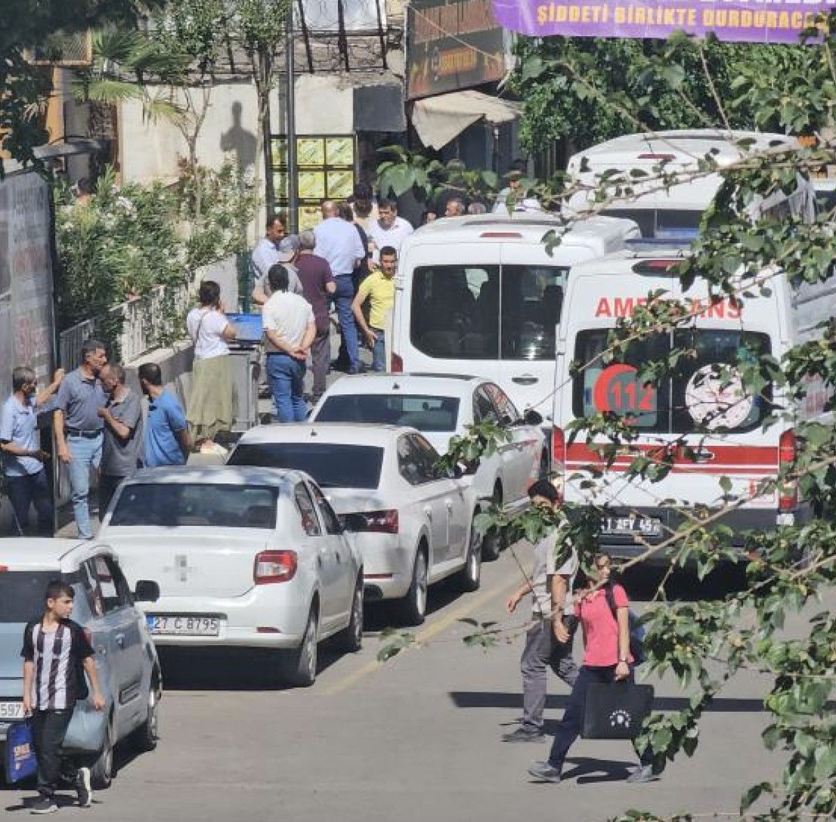 Diyarbakır’da belediye binasında tartıştığı amcasını silahla yaraladı