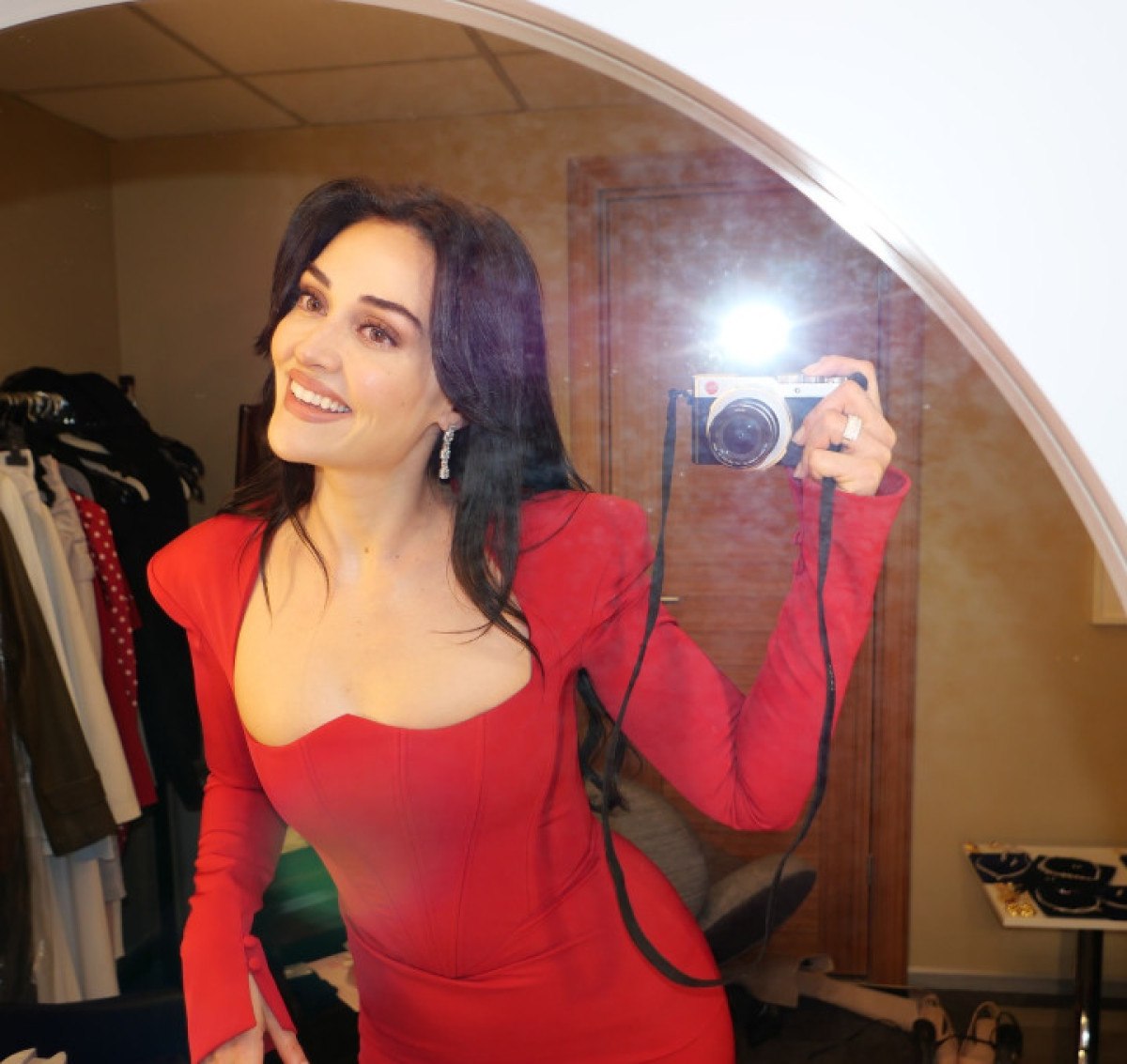 İşte Esra Bilgiç'in En Güncel ve Göz Alıcı Kareleri