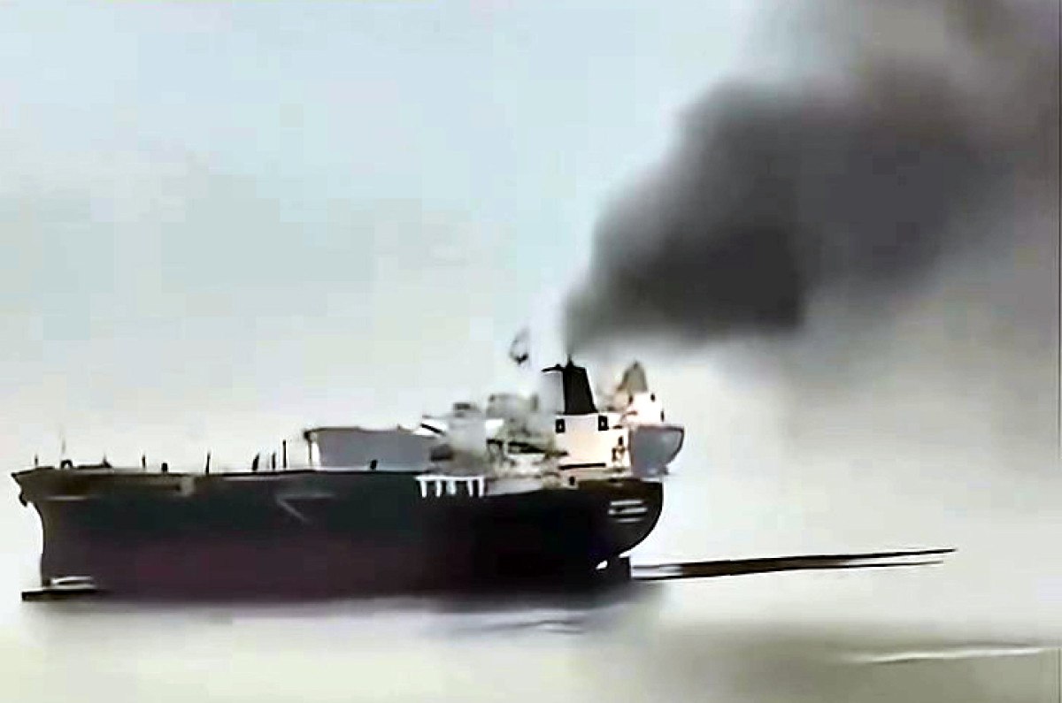 Antigua ve Barbuda Bayraklı Tanker, DHA Avcılar Açıklarında Yoğun Duman ve Kirlilik Yarattı