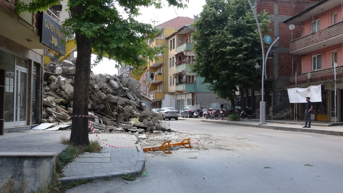 Belediyenin ve Firma Sorumluluğu Hakkında Tartışmalar