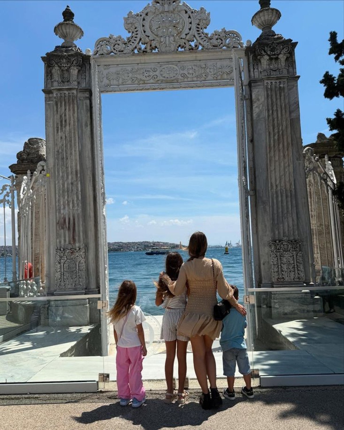 İstanbul'un Tarihi Güzelliklerini Keşfeden China Suarez