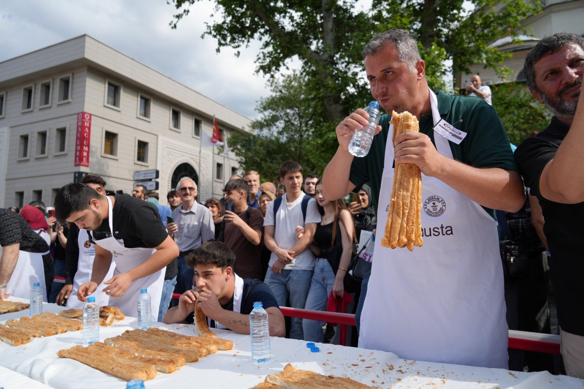 Bursa'da 14. Geleneksel Börek Yeme Yarışması Heyecanı