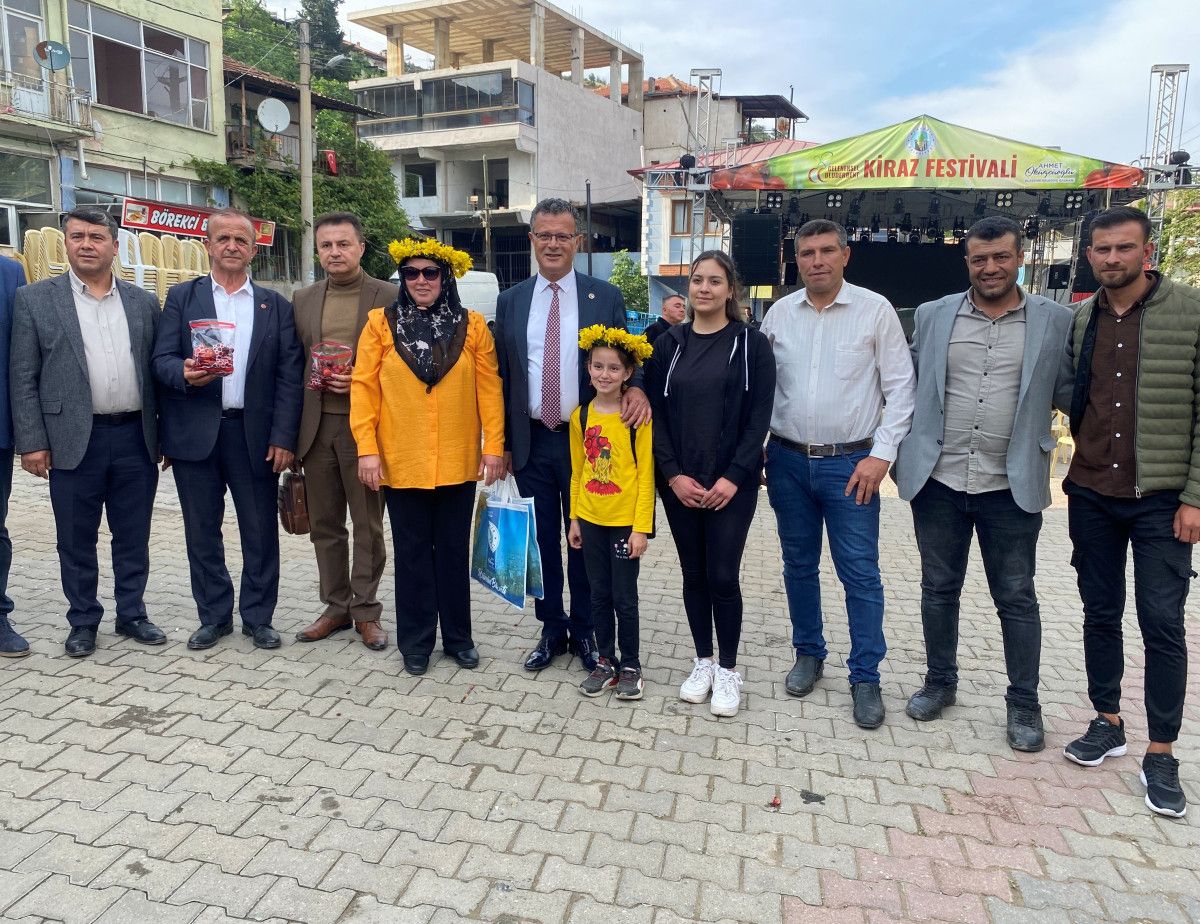 Festivalin Renkli Başlangıcı: Yürüyüş ve Standlar