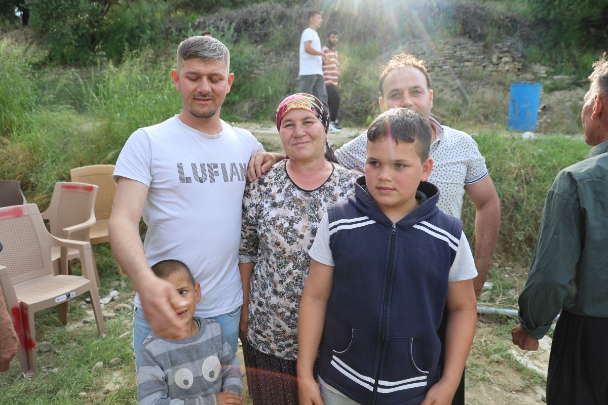 Kozan'ın Kemer Mahallesi'nde Muhtarlık Seçimi Duygusal Anlar Yaşattı